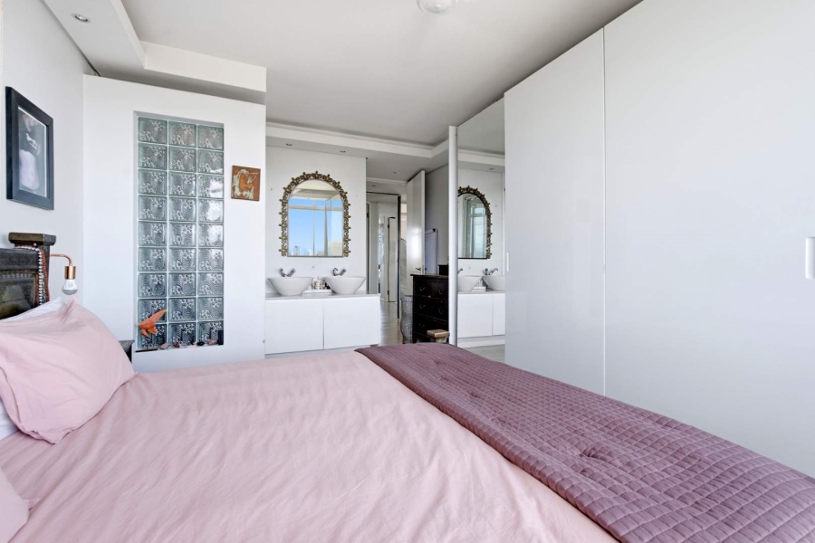 To Let 3 Bedroom Property for Rent in Green Point Western Cape